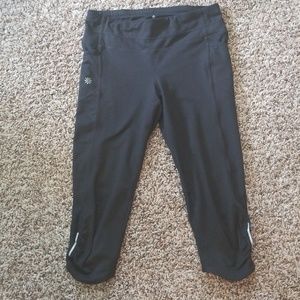 Athleta running crops size XS